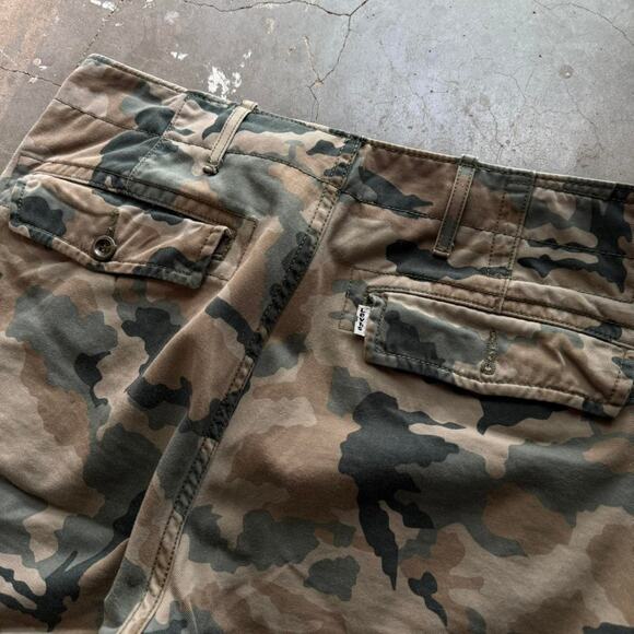 Levis camo cargo shorts - Picture 3 of 6